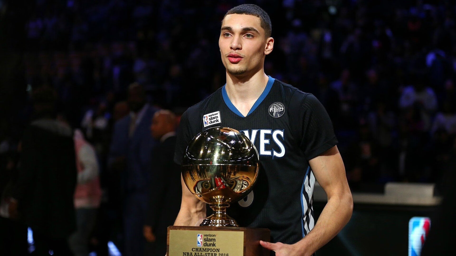 “雪域战神:北极圈极寒赛段的激情较量”,北极雪景